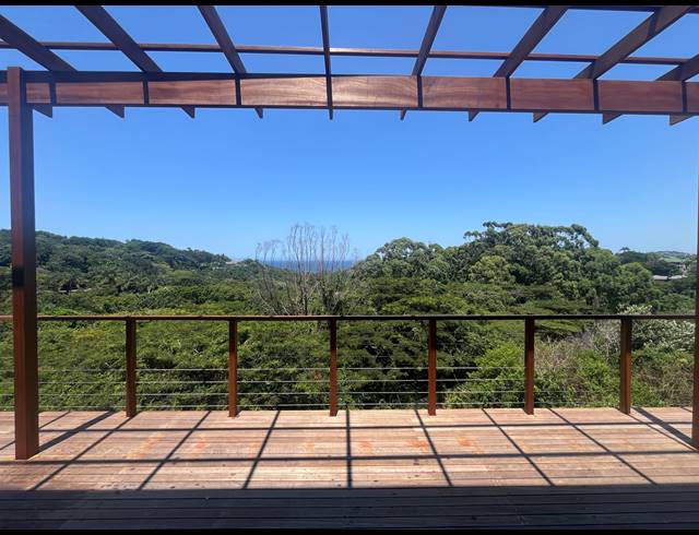 3 BEDROOM TOWNHOUSE FOR SALE IN SALT ROCK